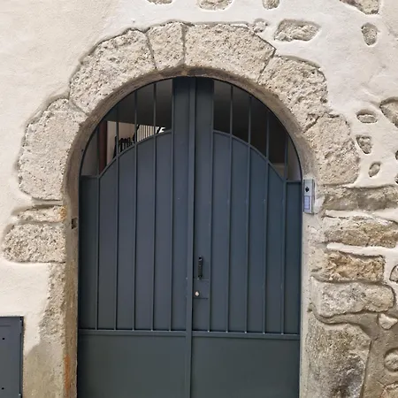 Tra Monti E *