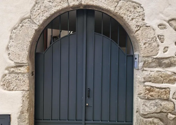 Tra Monti E *